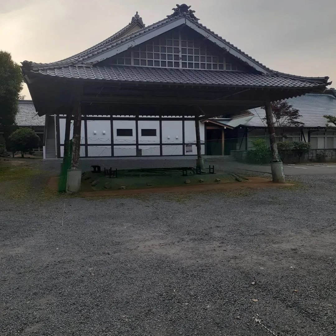 護国神社周囲を朝さんぽ