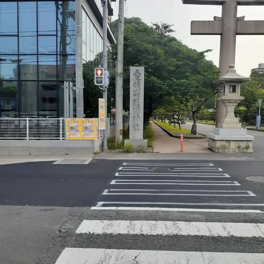 護国神社周囲を朝さんぽ